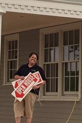 Executive Director of The Alexander Guest House in Oak Ridge, TN preparing for an Open House